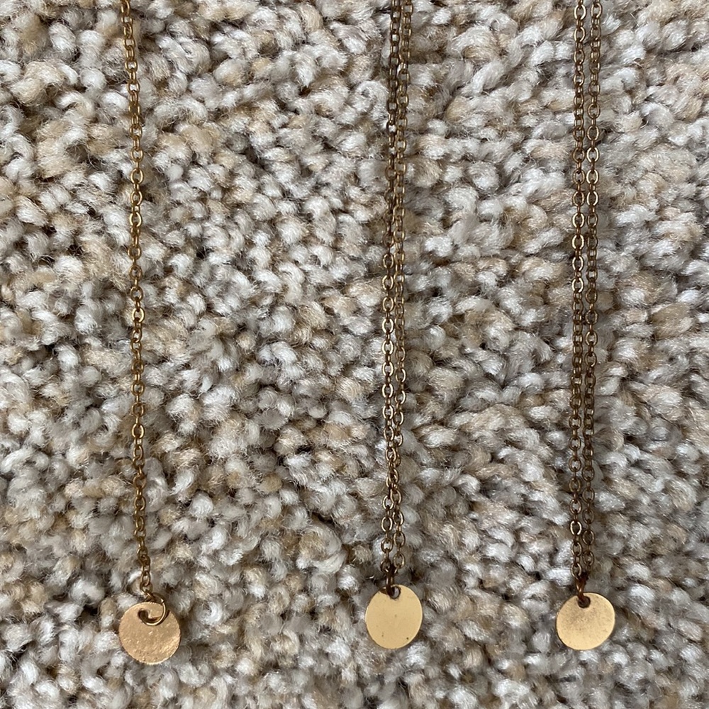 Round Pendant Layered Necklace Set - Picture 7 of 12